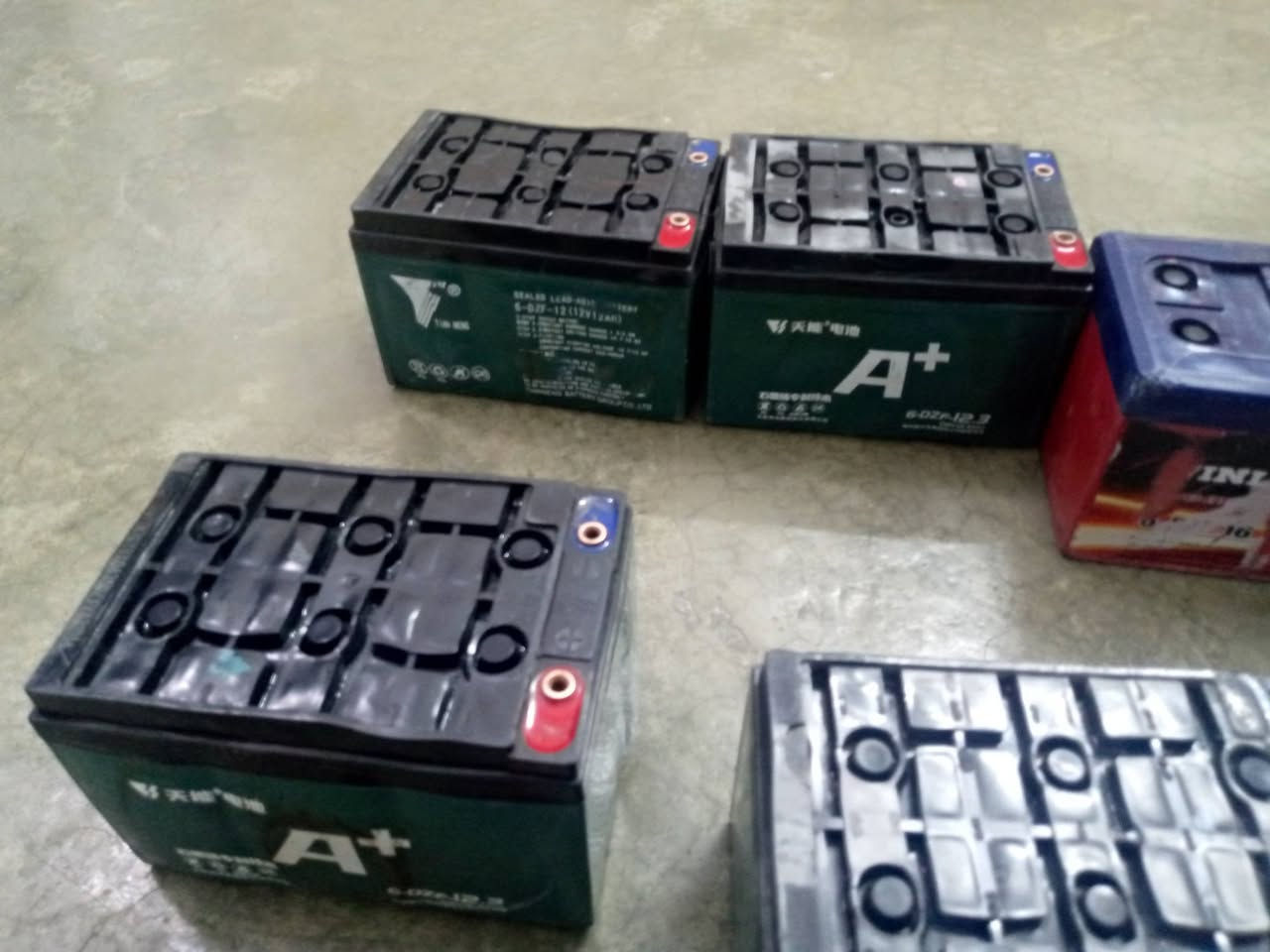 بطاريات شحن للبيع منفوخات ***********
