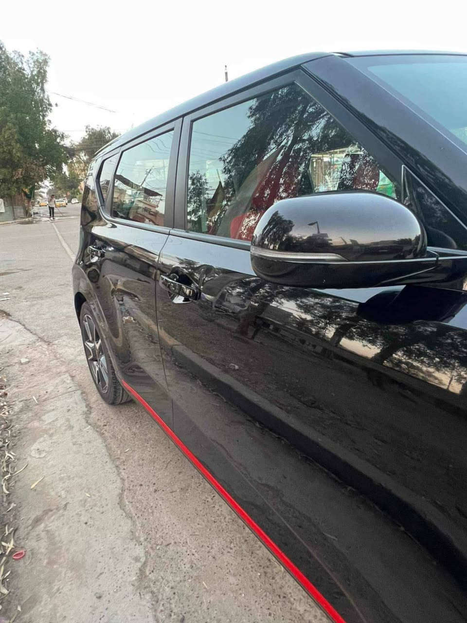 🚗 كيا صول 2020 GT-Line للبيع
​الوارد: أمريكي
اللون: أسود
رقم :بغداد 
المحرك: 2000 دوش (DOHC)
​الضرر: ضربة جاملغ جهة السائق
السعر: 127 ورقة ($12,700) — قابل للتفاوض البسيط للجادين
​✨ أبرز المواصفات:
​🔑 تشغيل بصمة
​☀️ فتحة سقف
​👁️ نقطة عمياء (Blind Spot Monitor)
​🛣️ نظام تحديد ورادار مسار
​🛑 توقف ذاتي عند الطوارئ
​⚖️ مانع انزلاق (TCS)
​🚗 ثابت / مثبت سرعة (Cruise Control)
​السنوية: مجددة 2026
***********
مكان السيارة بغداد الامين الثانية
