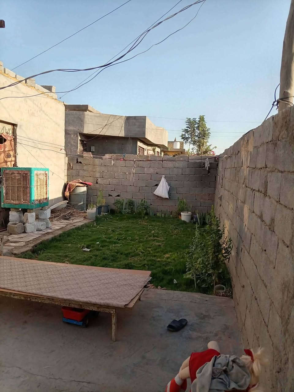 بيت للبيع
في حي رشيد قريب على الشارع الرئيسي مساحة البيت 250 متر غرفتين نوم 5×4 هول 7×4 حمام داخلي مطبخ 4×3 مضيف 7×4 صحيات خارجيه معروض ب 37 وبيه مجال الاستفسار الخاص مفتوح او الاتصال ***********
