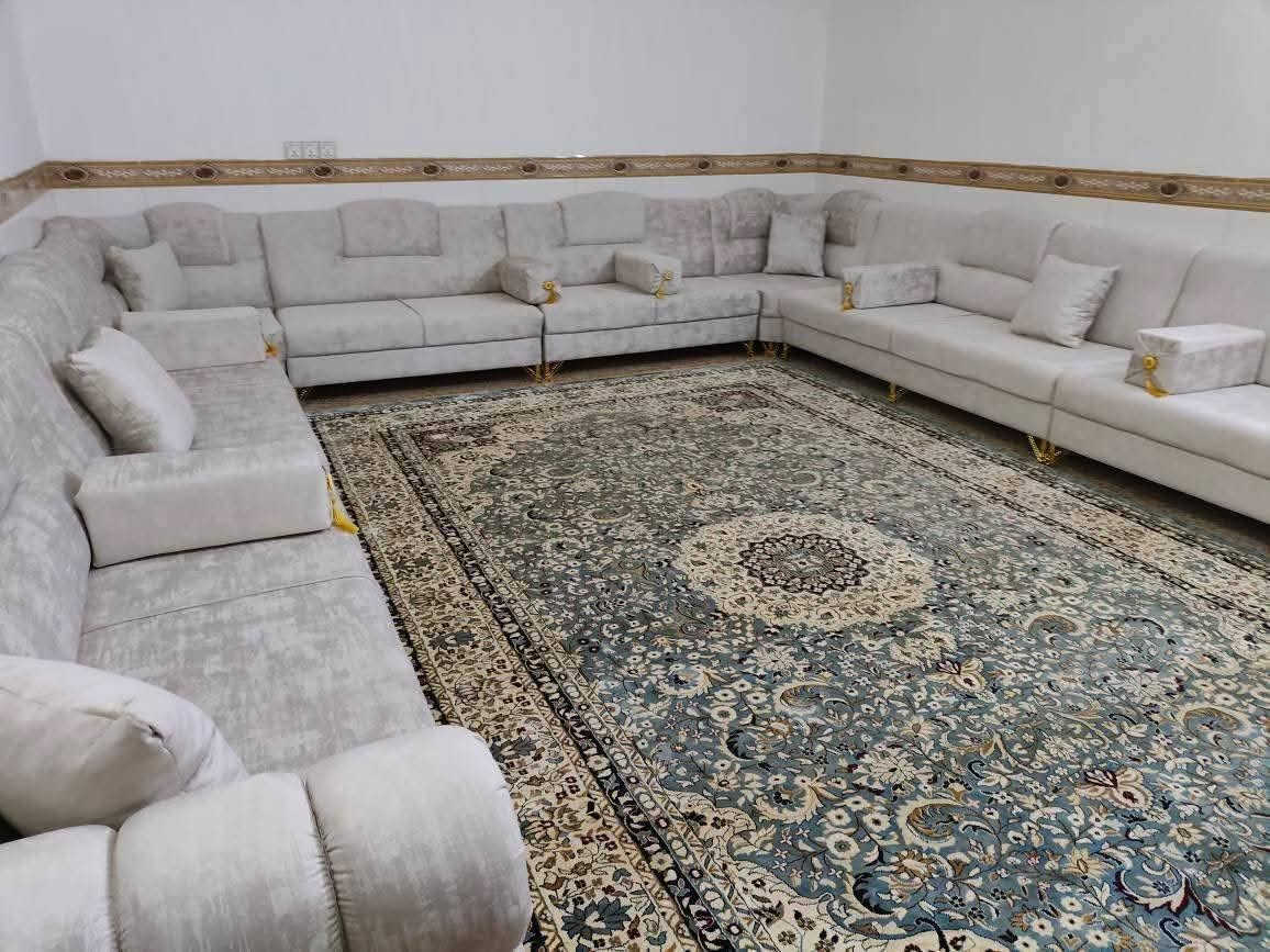🔥 عرض خاص ب ٤٠٠الف فقط والتوصيل مجاني 
✨ يابلاش يابلاش… ٤٠٠ ألف فقط ✨
🛋️ ديوان كامل (10 مقاعد)
تعلن نجارة ودوشمة تبارك الرحمٰن  عن توفير أجمل وأحدث الموديلات
بألوان مميزة وحسب طلب الزبون 👌
🔹 يتكون الديوان من:
▪️ 5 قطع
▪️ 10 مقاعد مريحة
▪️ قياسات خاصة حسب المساحة والطلب
📌 مواصفات العمل:
✔️ خشب جام روسي قوي ومتين وبلوك ١٦ ملم ركم 💪
✔️ سفنج ضغط عالي مميز (راحة في الجلوس)
✔️ قماش تركي 🇹🇷 عالي الجودة
🎁 عرض خاص:مع كل طلب هدايه مميزه 
  💫4 كوشات هدية و طبله انيقه الشكل 
🚛توصيل مجاني داخل الفلوجه 
🚚 توصيل إلى جميع انحاء الفلوجه🇮🇶 بأسعار مناسبه 
💰 السعر: ٤٠٠ الف 
📲 للحجز والاستفسار: مراسلة الصفحة أو واتساب
*********** _*********** _***********
