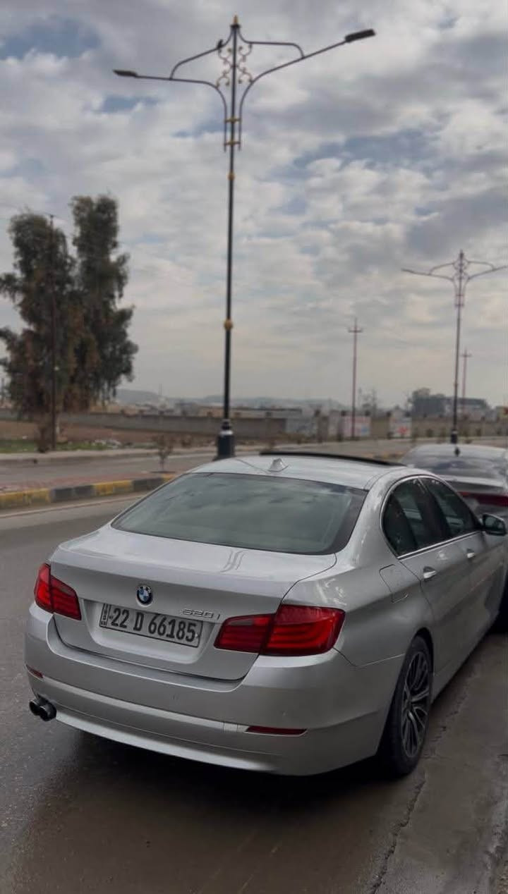 السلام عليكم BMW F10 520 لبيع   - موديل 2013 • الحالة: كلين بدون صبغ Twin Turbo 2000 :المحرك 
• ويل M
المواصفات الإضافية: · فول أوبشن · مري شفط · 5 بردات · شاشة · كاميرا · بصمة · فتحة حساسات 360 · نظام توفير الوقود وبعد موصفاتها المعروفه 160 بيها مجال موقع السياره موصل سيارة بسعر فورتي بلاااااش 🔥
 ***********
