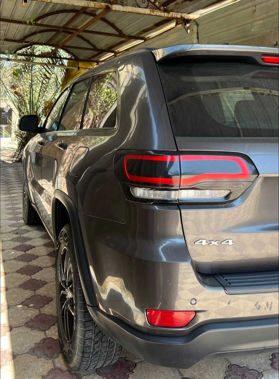 سلام عليكم 
jeep Laredo 17 للبيع ومراوس 
كورلا كروز لو توكسان 
 
مواصفات لاريدو 
شاشه كبيره 
تحكم ستيرن 
حساسات اماميه 
4x4 
مانع انزلاق 
3 مودات قياده 
 كشنات جلد 

وارد امريكي ضررره 
جاملغ ايسر + دعاميه 
ايرباك سليم عده دركه وبرده ايسر 

السياره ماشيه 66 الف كيلو بس 
سعره 195$ وبيه مجال 
مكان السياره حله مركز المدينه 
للاستفسار للاتصال ع الرقم 
***********  
غير موجود ع فيس !
