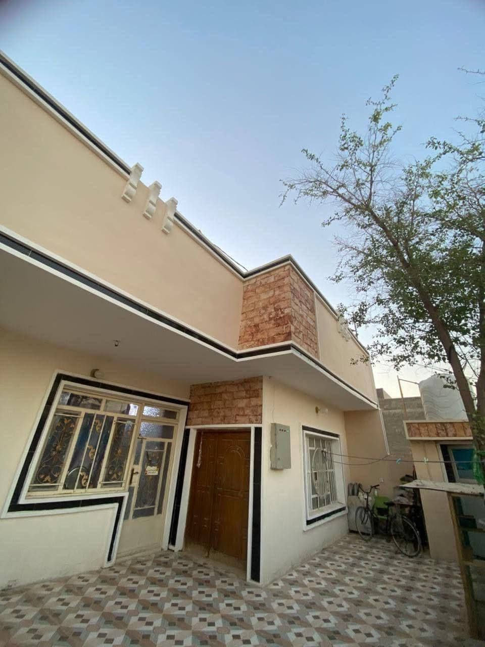 السلام عليكم بيت 190متر🏠
سند 25 قرب ابو عمار العزاوي 
استقبال ديكور حديث 🔥
البيت بي 4غرف نوم🛏️
3 حمامات 🚾
منوار +ترك 
السطح الاول والثاني شتايكر 
كهرباء +سحب +ماء ✅
قرب سده جبور  
السعر 110 وبي مجال
للستفسار اكثر للتصال على الرقم 
***********
