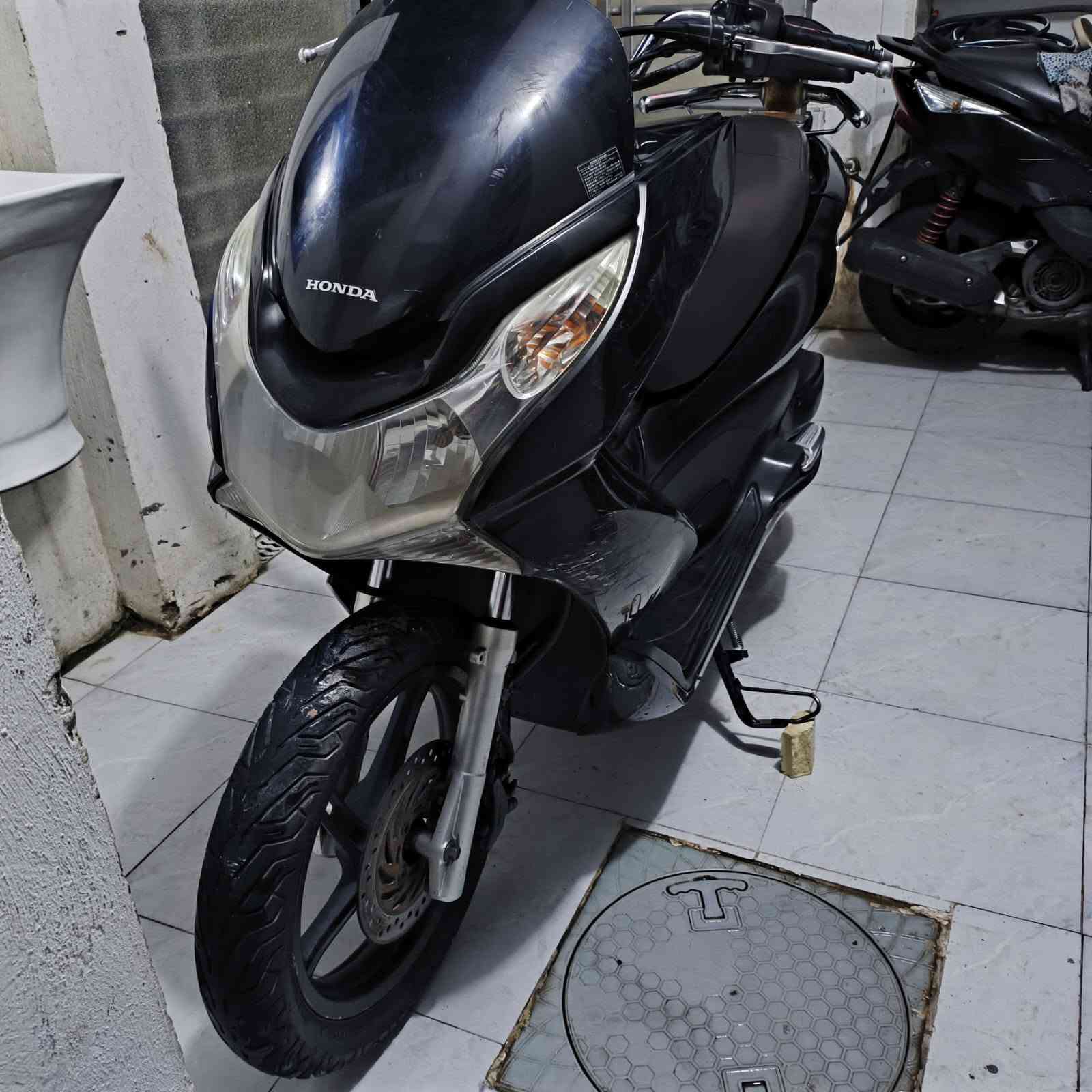 السلام عليكم دراجة للبيع PCX جيل الأول دراجة نضيف مثل ما موضح ب صور نقص جاملغ امامي واستاند خلفي فقط مكينة ناعمة مكاني شعب الثعالبة                              رقم تلفون ***********
السلام عليكم دراجة للبيع PCX جيل الأول دراجة نضيف مثل ما موضح ب صور نقص جاملغ امامي واستاند خلفي فقط مكينة ناعمة مكاني شعب الثعالبة                              رقم تلفون ***********
سعر ٩٠٠ وبيهة مجال قليل حك الجية
