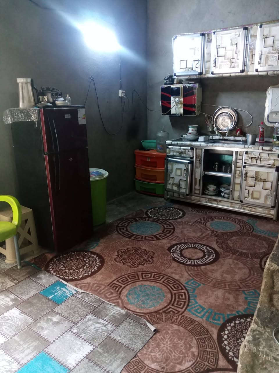 بيت البيع مسحه١٠٠ يحتوي ع غرفه وصاله ومطبخ مع صحيات استقبال مامبني عقد زراعي مقابيل العسكري مدرسه در النجف سعره ٢٥رقم ***********
