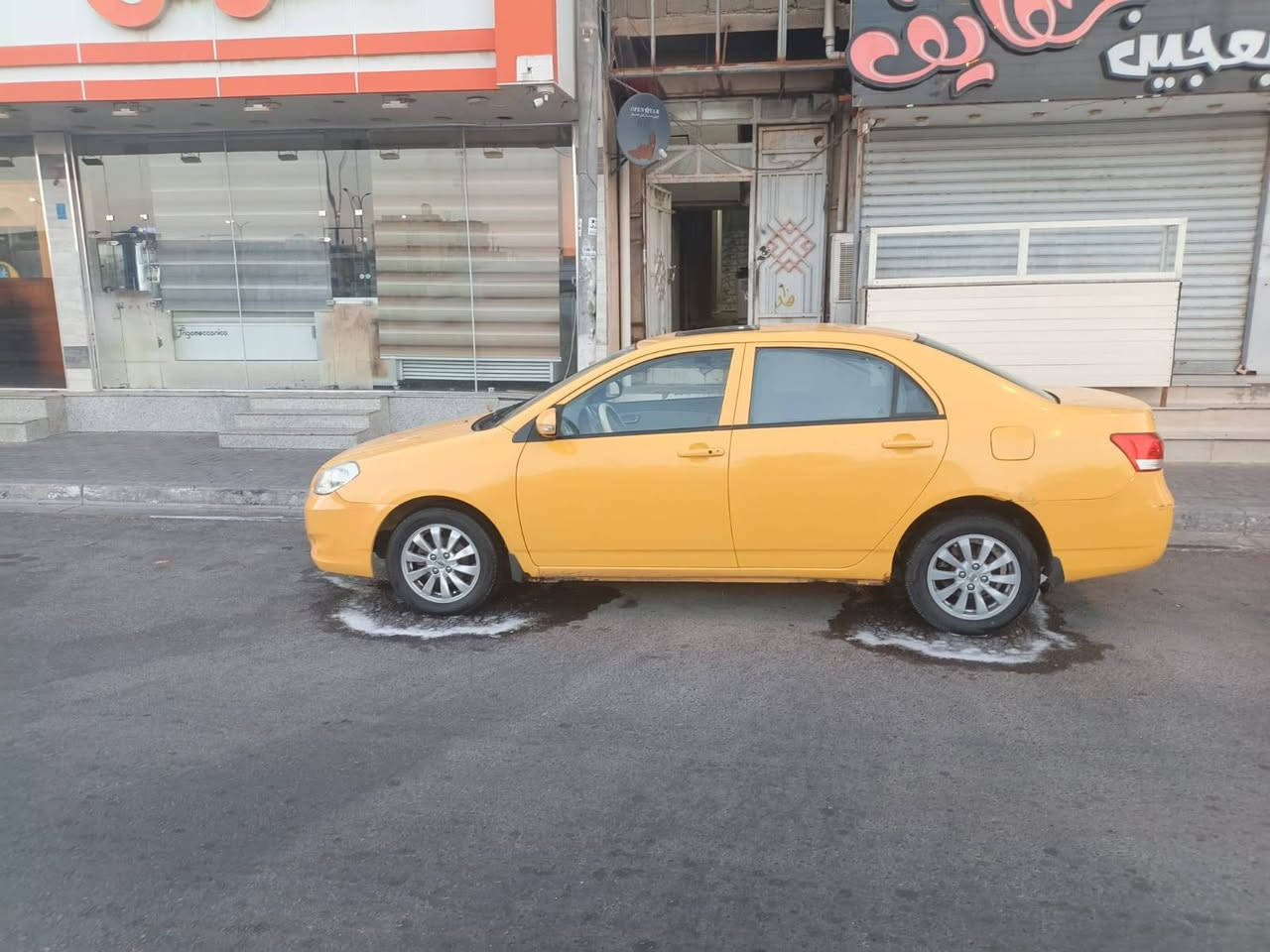 byd  مديل 2016 الفئة G3 مكينة 1800 كير اوتوماتيك مكفولة عدة شبر بل باب الخلفي الجهة الثانية وشخط بل باب الامامي مصلحة وراجعه بارد ونقص منضومة تبريد للأستفسار أكثر راسل الرقم ***********
