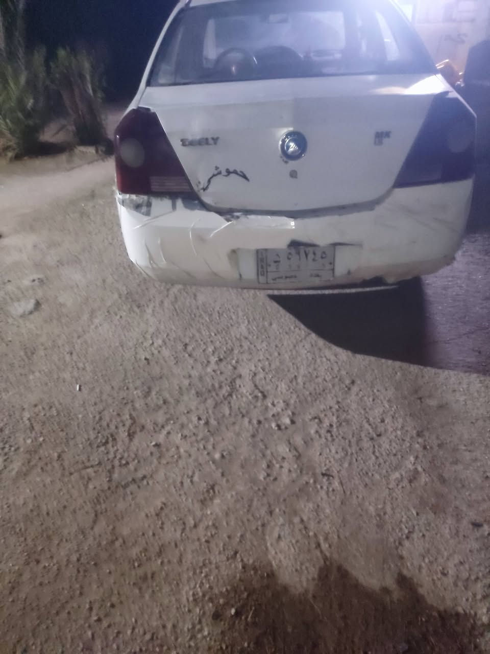 السلام عليكم جيلي ام كي للبيع خصوصي  بسمي رقم بغداد سياره مال موصل ماكو تحويل وكاله فقط كير جديد مكينه كورله ابو جف بيها تنقيص بدون تبخير سياره يرادلها ترتيب بيها خياسات اني مبدلها جامه اماميه ودشبول ودعاميه ومازدات  وزوج تايرات ودبلات كهربائيات كلها مكملها عارضها ب20$ وبيها مجال حك جيه مكاني بغداد سيطره الج *********** وبيه واتسب
