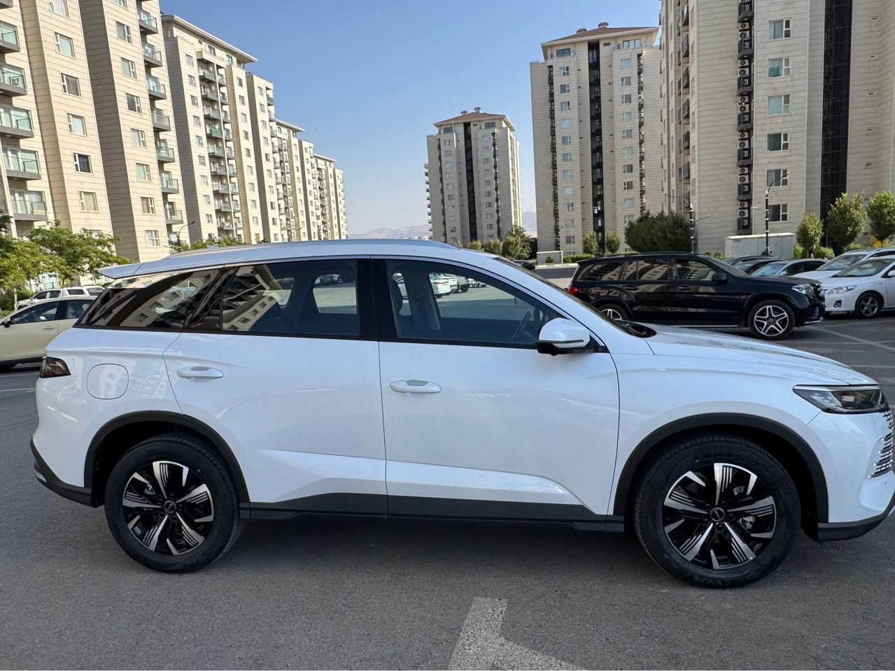 بە ناوی خوای گەورە 
BYD sealion 05 پڵەگین هایبێرد 2025
بە بەنزین و شەحن و کارەبا ئیش ئەکات 
سفری شەریکەی المقادیر
بێ بۆیاخ بێ سارد بێ شوخت
12 هەزار کم ڕۆشتووە باتری گەورەی مەڕغووب باتری 120کم بە یەک شەحن کردنەوە ئەتوانی 120کم پێی بڕۆی
فوول مواسەفات فلاگ شیپ
کوشن جڵد کوشن کارەب لید داشبوڵ بە چەن ڕەنگ شاشە گەورە شاشەکەی ئەخولێتەوە ڕادار و ئۆتۆستۆپ دوو بەسمە و کارتی شەریکەی لە گەڵایە خەتی جادە سوکان ڤۆلیۆم تەحدید سورعە ٦ مۆدی لێخوڕین کامێرای 360 پلە 5 کامێرا حاسەی پێش و دوا لایت لید و زینۆن بەگ لایتی لید تەبرید مەرکەزی ئاوێنە ئیشارەت ئاوێنەکانی ئەخەوێ پانۆراما و سڵاید کامێرای جادە خەزن کردن بەمسە و شەغال درگا و سنووقی بەسمەیە کاڕپلەی و چەنها بەرنامەی تیایە لە شاشەکەیا 
تاقم گاعی قاڵبی تێگیراوە
کامل ئەشیای شەریکەی لە گەڵایە
سەنەوی و ڕەقەم و هەموو شتێکی تازەیە بە ناوی خۆمەوەیە
شوێن سلێمانی
*********** السليمانية, العراق
