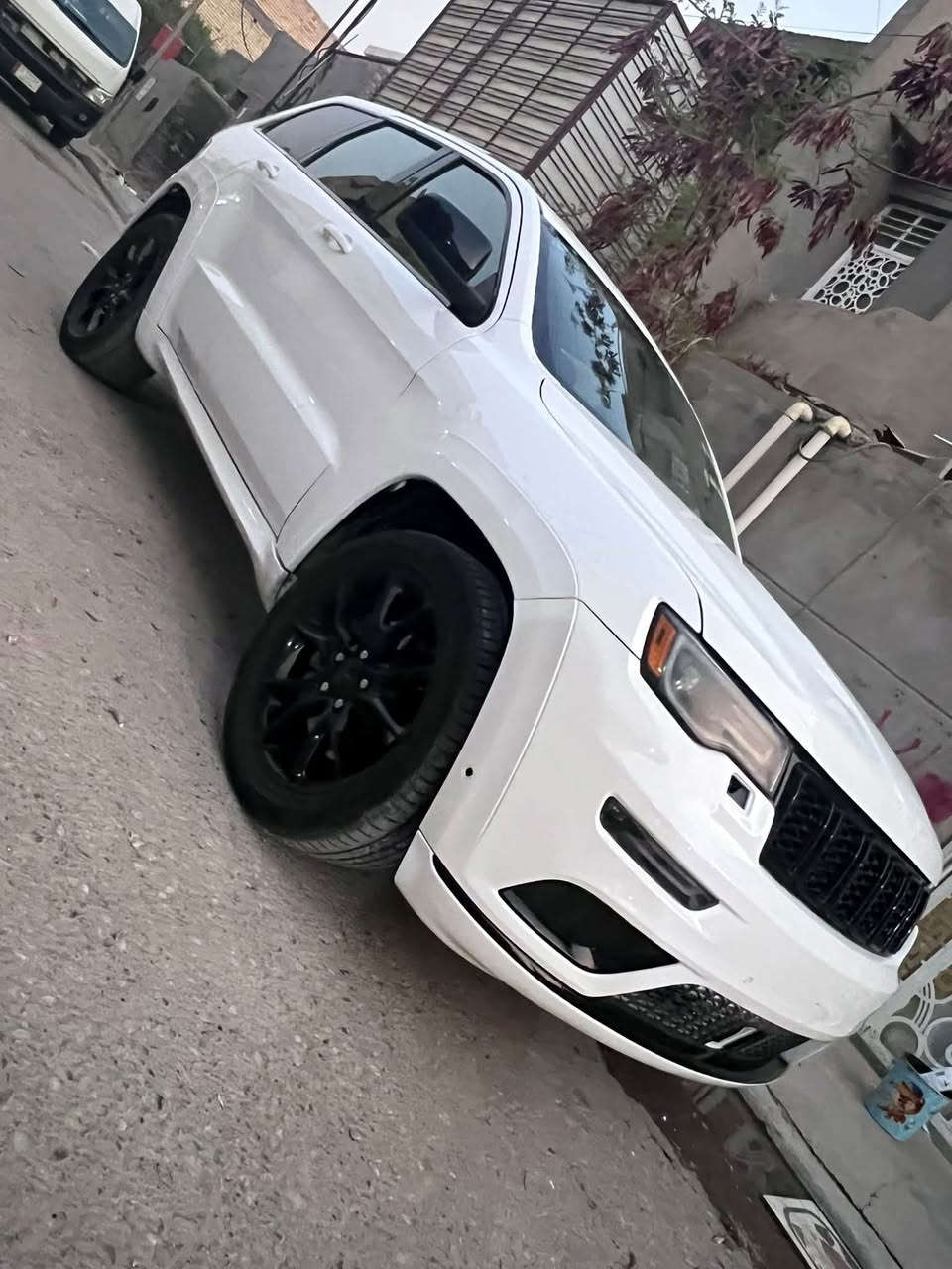 جيب سومات
موديل 20مرمزه 22 
مدفوع كمرك 
شرط 
السياره موصفاتها معروفه 
مكينه 8 سلندر 
بيها صبغ حزام بدون تكم وقناره اثر شخوط 
السعر 155 وبيها مجال ***********

