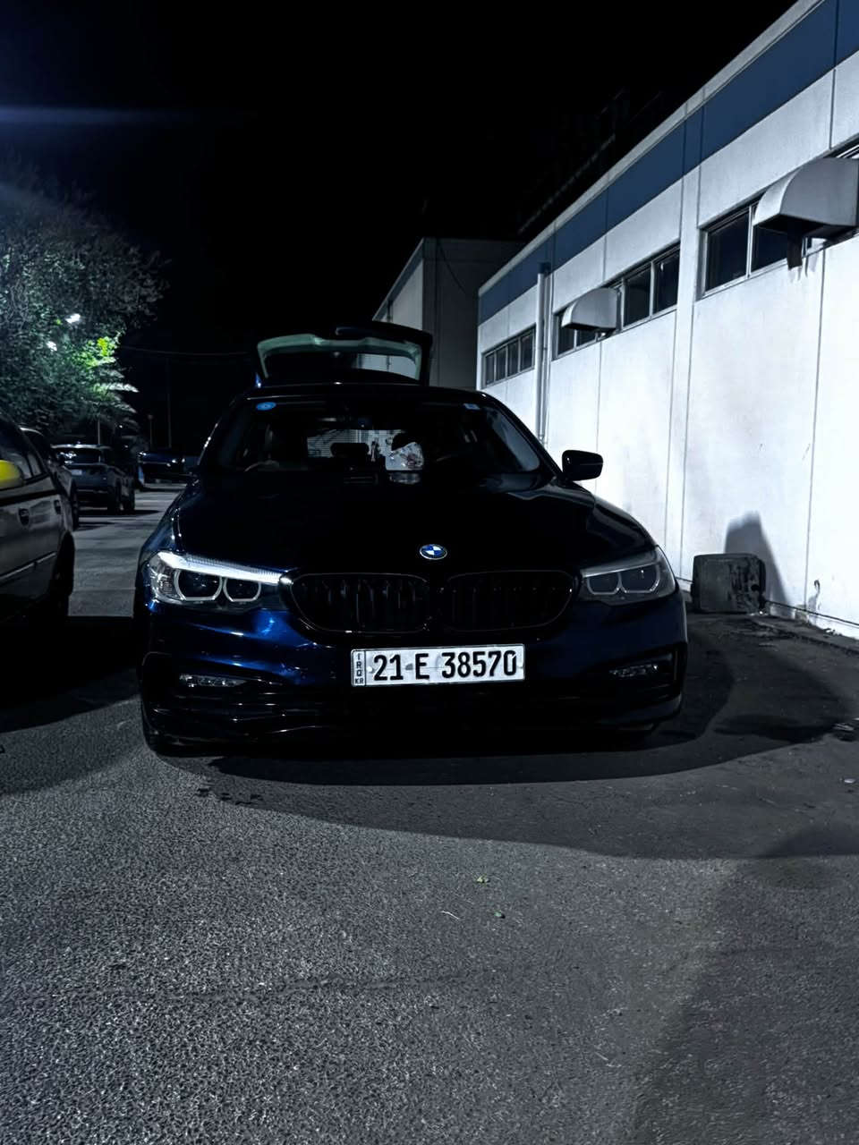بلا بلاش 130  بي مجال سيارة BMW موديل 2018 خليجي وكالة حجم  520I ستيشن ( تكسي مطار دبي )  
 محرك حجم 2000 توين تيربو جارج شرط فحص
محرك و گير غير مفتوح 
السيارة  بيها صبغ  بابين وجاملغ جهة سايق  مبدل وبنيد فقط بدون ضربه
رقم سليمانيه
عداد المسير : 480الف كيلو متر   قابل للزيادة  تصعدها محركها زيرو 
المواصفات
1- سيارة BMW حجم 520I  موديل 2018 خليجي وكالة مكفول كير ومحرك وكلشي  
2- محرك حجم 2000 توين تيربو جارج بقدرة 186 حصان 
3- لايت زينون عالي ناصي مع LED نهاري 
4- مرايا جانبية شفط كهرباء مع اشارات بالمرايا الجانبية 
5- قبق جنطة كهربائي شفط 
6- ويل كب حجم 20مع تخم تاير جديد  
7- حساسات امامي خلفي عالي التحسس والدقة ومعروف بالبي ام 
8- بصمة 
9- تقسيم داخل المرايا الجانبية للزوايا الميتة 
10- غرفة السيارة جلد مشمشي اصل والغرفة بحالة ممتازة جدا 
11- تحكم فول كهرباء لكشنات المقدمة 
12- تبريد السيارة قطعتين امامي وخلفي وتحكم خلفي بالتبريد الخلفي 
13- تحكم ستيرن جهتين متكامل لمجموعة من ايعازات المركبة 
14- شاشة دشبول كبيرة بحجم 6.5 بوصة تحتوي على كمبيوتر متكامل لكل المركبة 
15- كير عادي اوتوماتيك مع 3 وضعيات للقيادة 
16 -وباقي مواصفات المركبة الغنية جدا عن التعريف  

تخم اطارات جديد  ومسويلها ادامة كاملة
رقم ‭***********
سعر 130 بس مجاللل
الموقع ديوانيه
