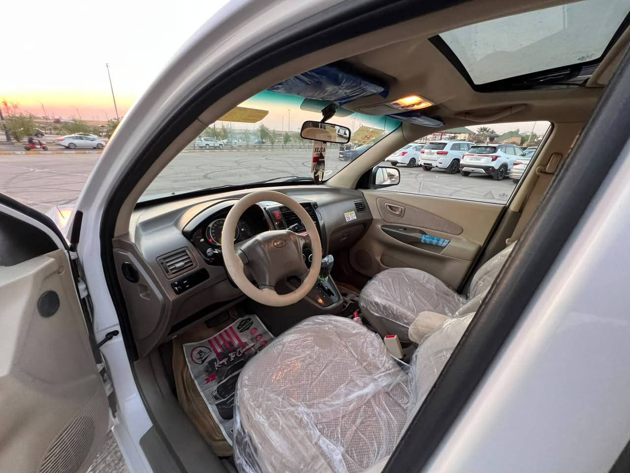 للبيع توكسون...***********... اوتوماتيك سيارة فول موديل 2009 محرك 6 كير ومحرك مامفتوح سبير مانازل سيارة ع بلاد كل جسمها بدون ظربة بدون صبغ شرط رقم سليمانية شرط التحويل وكالة سعرها 118 وبي مجال... مكانها كركوك
