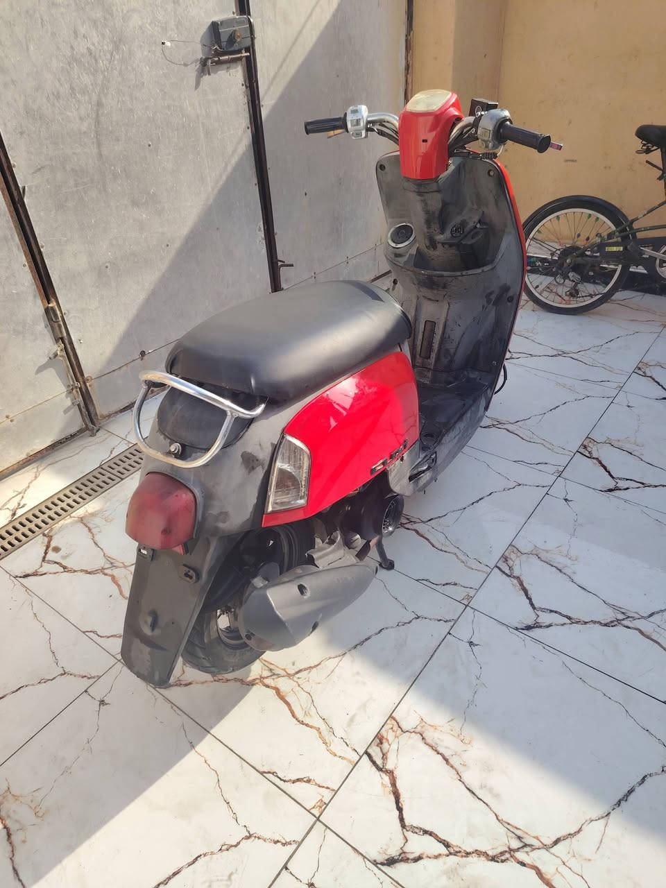 دراجه بوليسي البيع مامفتوحه جديده سعر 800 بيه حك جيه شي بصيط ***********
