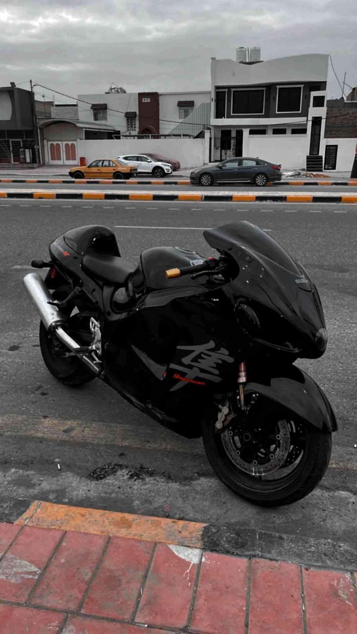 ‎سزوكي GSX 1300 هايبوزا
‎محرك 1300 cc
‎موديل 2007 شاصي اسود
‎لونها اسود
‎مابيها اي حادث بس ملاحضات بسيطه بالكفر
‎مكفوله من كلشي والكسور بلكفرات تايرات نضيفه زنجيل نضيف دواخلها نضيفه مكفوله كير ومكينه وكهرباءيات الضفيره من طول للطول
حماوة بشرط متعبر النص ثابته لو تضل ساعة مشتغله
‎سرعتها + 280
‎ماشيه 66 الف
‎كلها بلاديه ما عليها اي تزويد او اي تبديل كفاله عامه ومال جناي و الدراجة كل النمر تفر تاير ، كلش قوية كهربائياتها كلها شغاله
‎دهن بس امزويل الامريكي من الوكالة  
‎مال جناي ولحد يكلي شبيها مابيها كفاله عامه وتاخذها من باب لبيت
‎سعرها 36$ و بيها مجال للشراي و اليجيني ما ارده
‎رقمي *********** بيه وتساب مفتوح
‎مكاني النجف .
