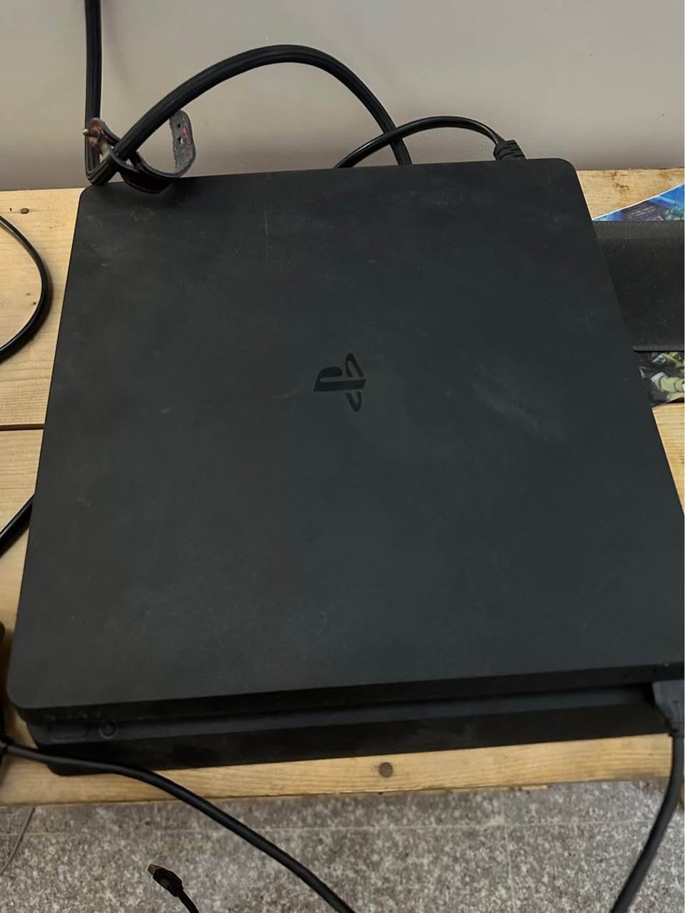 السلام عليكم
ps4 slim
نظيف استخدام قليل  
  
نظام 12.52 يتعدل او يتهكر من المتصفح و القرص منين ما تريد ويا جوستكين و الكارتون و هارد دسك خارجي 500 كيكا هدية 🎁 السعر 250 الف نهايته..... عمارة, ميسان
