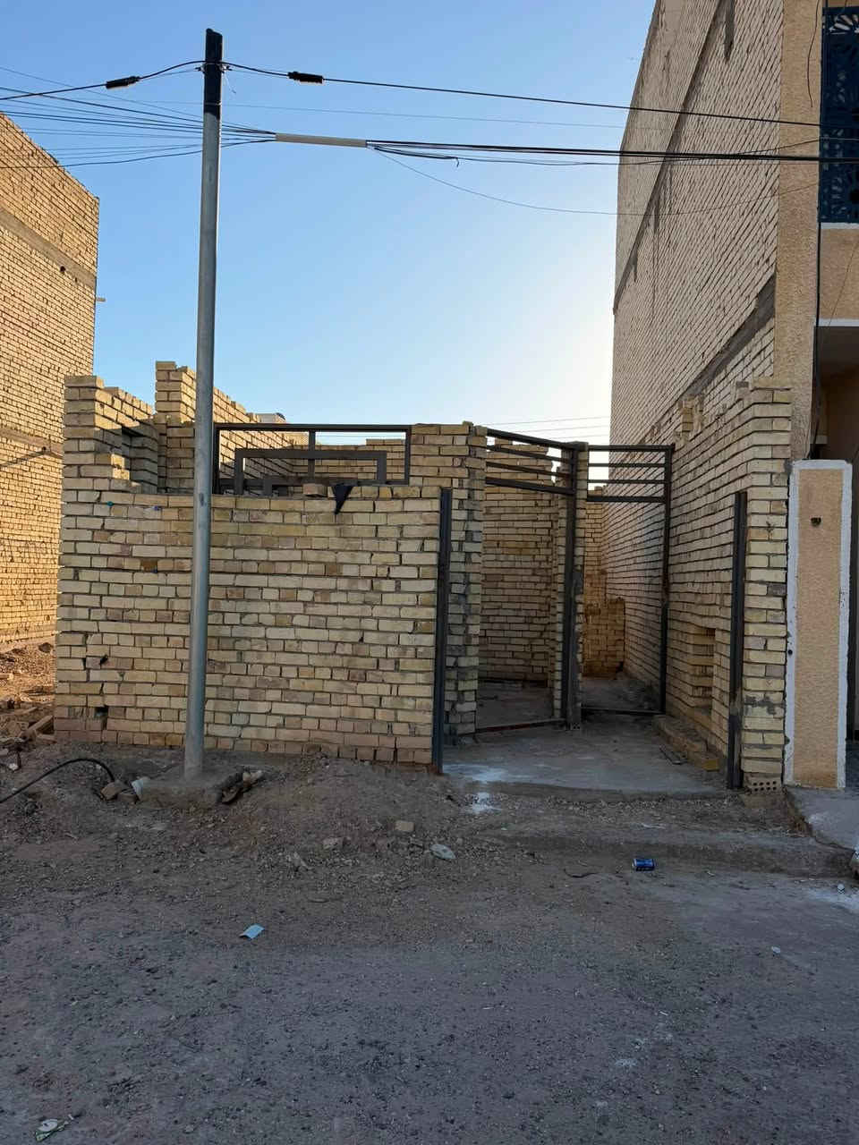 السلام عليكم 
هيكل 50 متر للبيع بحي المهندسين الشعب
نزله معرض الكوثر قريب ع شارع السده
واجهه 5 نزل 10 زراعي
الاستفسار ***********
هيكل كامل بس تصب
