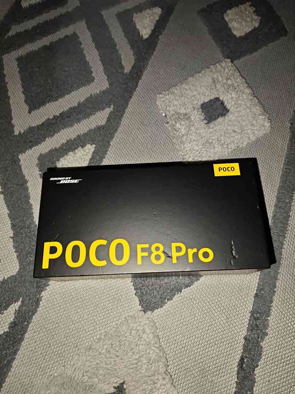 بوكو اف 8 برو  ذاكره 512 عشوائيه 16+12 الجهاز  جديد مع وصل الضمان السعر (720) الف

 المعالج: Snapdragon 8 Elite بدقة تصنيع 3 نانومتر. افضل معالج فلاكشب يشغل كلشي باعلى جوده واعلى فريمات 

الشاشة: من نوع HyperRGB AMOLED بحجم 6.59 بوصة بمعدل تحديث 120 هرتز.

الكاميرا: رئيسية بدقة 50 ميجابكسل مع تثبيت بصري OIS.

البطارية: سعة 6210 مللي أمبير تدعم الشحن السريع بقوة 100 واط.

الصوت: مُصمم بالتعاون مع علامة Bose, ] الجهاز غني عن التعريف
اتصل او واتساب ***********
