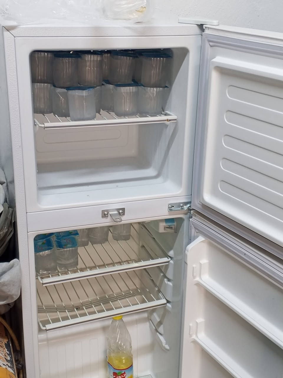 ثلاجه • ٨قدم • جديده