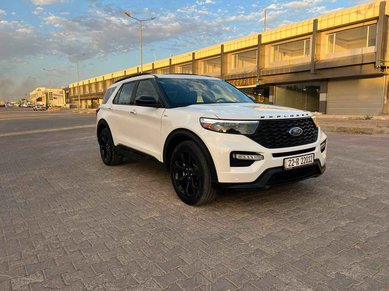 سلام عليكم 

فورد اكبسلور فئة ST Line

بدون صبغ السياره كفاله ،،،،ماعدا اقل من شبر صبغ نهايه الجاملخ الامامي للجماليه فقط

موديل 2024 

ماشيه 21 الف

# محرك حجم 2300 توربو

بانوراما

كشنات جلد مخمل

كشنات vip 

كشنات تدفئة

استيرن تدفئه

رادار جانبي وخلفي وحساسات

كامره 

ويل حجم 21 

السياره تجي بلاك يعني ترايش وعلامات والويل كله اسود بلادي 

تبريد مركزي

وبعد اهواي مواصفات 
### بالنسبه لصور الضرر موجوده بالمنشور 
ورقم الشاصي موجود 

مكان السياره خانقين 
للاستفسار ***********
