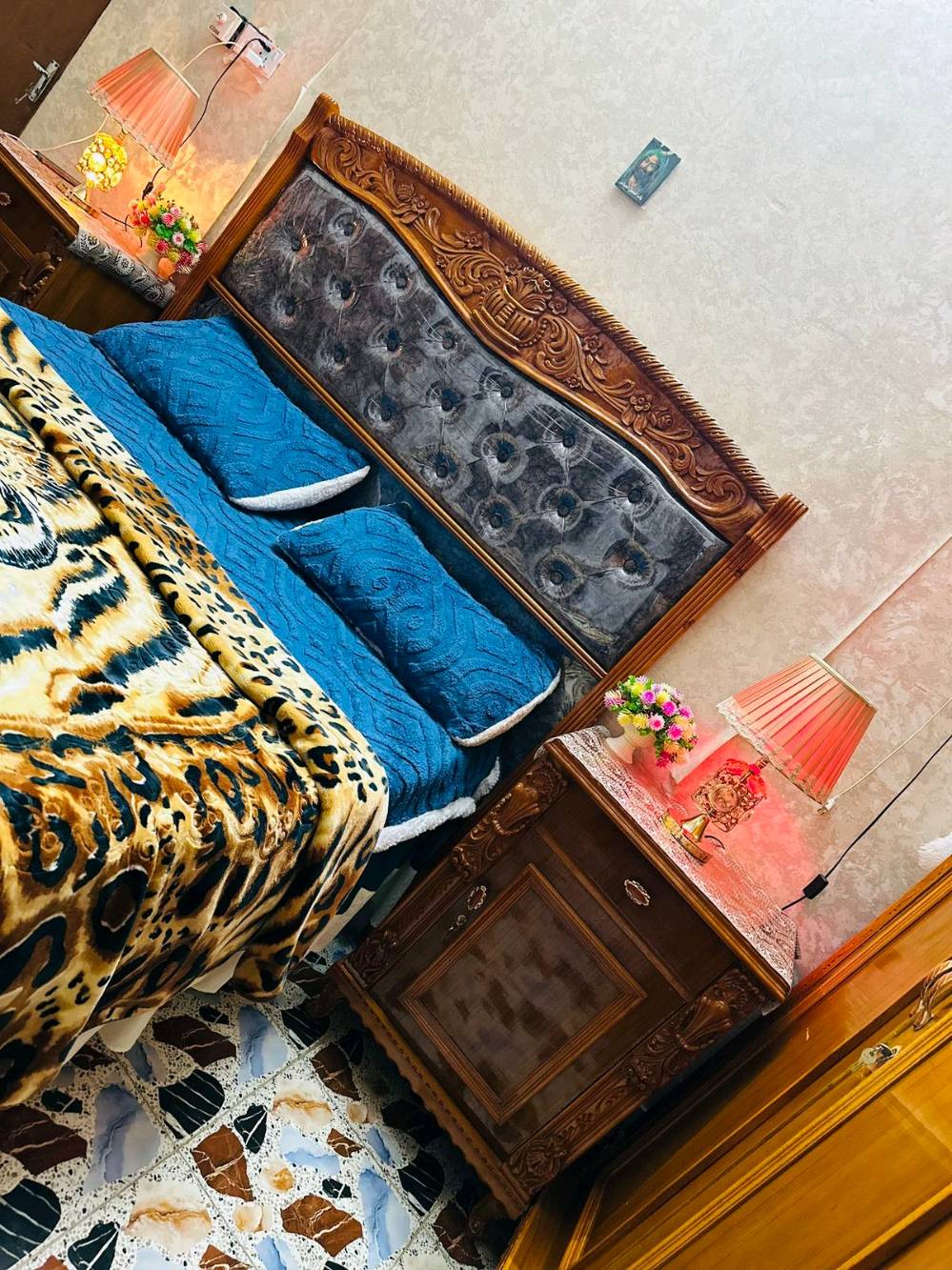 غرفه صاج عراقي بعدهي بلمعتها ونضيفه كلش اخت الجديده ب مليون و500
وين موقعك بالعراق حتى المشتري يعرف منين يستلم؟: 
ذي قار الشطره
السعر مليون و500 نهائي لو بيه مجال بسيط للتفاوض؟: 
بيها مجال بسيط للشراي يشلع عيوني