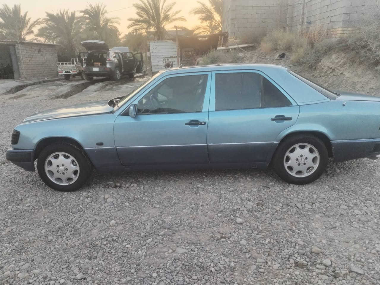 مارسدس دب  محور سياره كير ومكينه وتبريد وحداديه شرط رقم بغداد دولي سنويه 31 جديده هزه جديده سياره كامله سعره 48 وبيه مجال لشراي مكاني سوق الشيوخ رقم ***********
