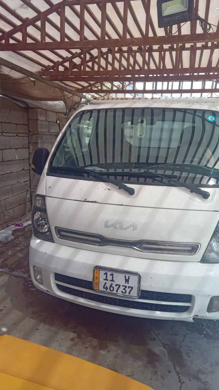 السلام عليكم اخوتي الاعزاز كيا بنكو 2700 موديل 2018 السياره ب أسمي رقم دولي جاهزه مابيه نقص ملاحظه بيه بارد بل كصه وبنيد مبدل فقط بارد بل كصه بدون اي داخل البنيد بدلته لان دحجه مالته ما تسوه ارجعه بارد مكان السياره بغداد منطقه طالب العلي مقابل بوب الشام يم القوس رقم ***********  عارضه ب 125 وبيه مجال وكل الهلا بل يجي
