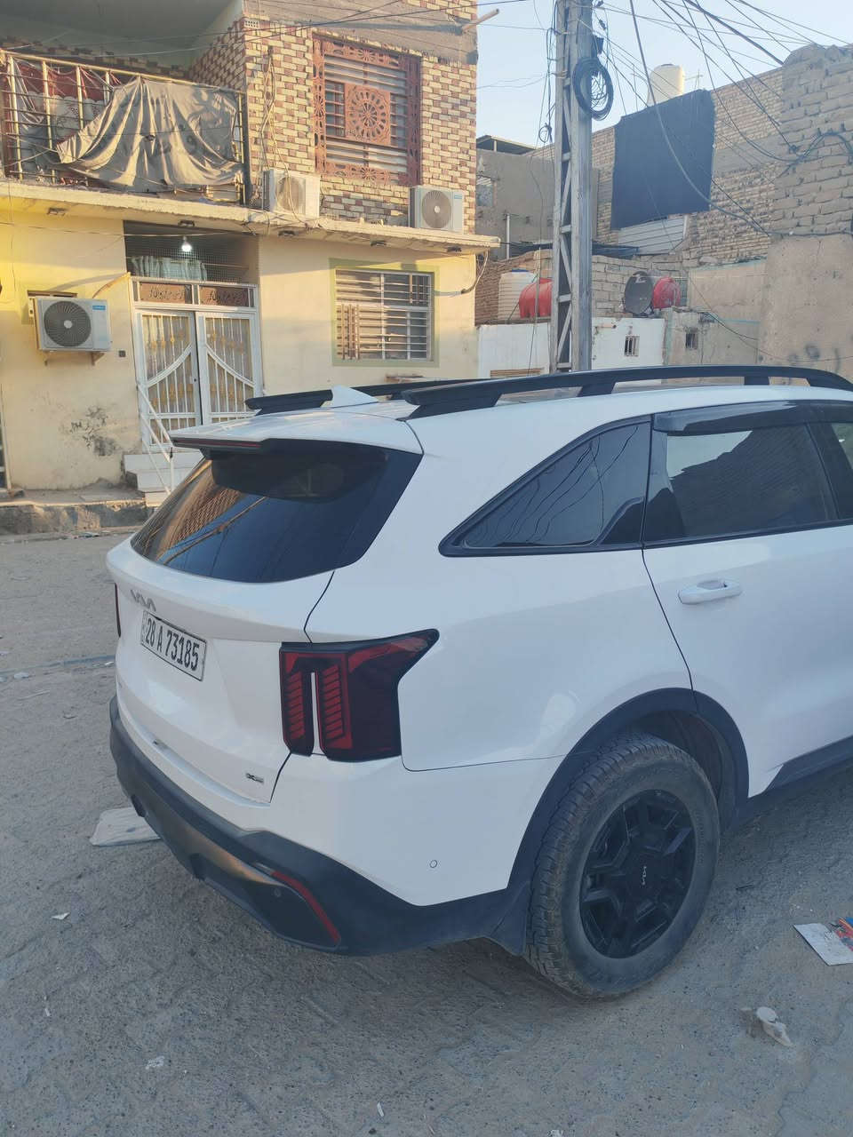 للبيع: كيا سورنتو 2024 (وارد أمريكي)
اللون: أبيض
المحرك: 2.5 لتر تيربو (2,500cc Turbo)
الفئة: SX Prestige X-Pro (أعلى فئة - فول مواصفات 1/1)
الضرر والتعديل: الجاملغ الأيمن تعديل بارد، والبنيد صبغ فقط.
​المواصفات والتفاصيل بالترتيب:
​وارد أمريكي، أعلى فئة (SX Prestige X-Pro).
​محرك 2500 تيربو قوي واقتصادي.
​لون أبيض مميز.
​ضرر الخرج: جاملغ أيمن تعديل بارد مع صبغ البنيد فقط.
​نظام 5 كاميرات (رؤية محيطية 360 درجة مع رؤية ثلاثية الأبعاد).
​رادارات جانبية، رادار أمامي، ونظام كشف النقطة الكوراء مع تنبيه الموتورات والمشاة.
​حساسات متكاملة: 12 حساس (أمامي وخلفي وجانبي).
​تدفئة وتبريد للكشنات الأمامية.
​كشنات كهربائية بالكامل (الأمامية والخلفية) مع ذاكرة لحفظ وضعية كشن السائق (Memory Seat).
​طي وتحريك الكشنات الخلفية بنظام كهربائي.
​تدفئة للكشنات الخلفية.
​جنطة خلفية ذكية تفتح وتغلق كهربائياً.
​نظام الإيقاف التلقائي (Auto Hold).
​بريك إلكتروني (Electronic Parking Brake).
​4 وضعيات قيادة مختلفة (Comfort, Eco, Sport, Smart) + وضعيات التضاريس (Drive & Terrain Modes).
​نظام دفع رباعي ذكي (AWD Lock).
​شاشات بانورامية ديجيتال بالكامل (شاشة عدادات + شاشة لمس رئيسية مع تدعيم Apple CarPlay و Android Auto).
​نظام صوتي فاخر (Bose) عالي الدقة.
​فتحة سقف بانوراما بالكامل.
​شاحن وايرليس سريع للموبايل + منافذ شحن USB-C لكل الصفوف.
​نظام المحافظة على المسار والقيادة الذاتية المؤقتة (Lane Keeping & Steering Assist).
​بصمة تشغيل، دخول ذكي، وتشغيل عن بُعد من السويتش.
​ستائر جانبية للأبواب الخلفية + تكييف مركزي منفصل للركاب بالخلف.
​السعر: [26.000$] 
للتواصل والاستفسار: [***********]
