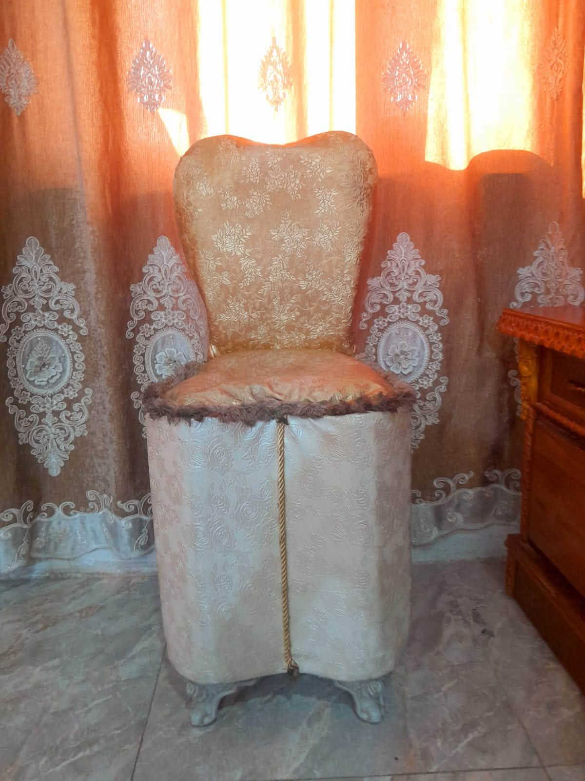غرفة اخشاب عراقية صاج اصلي ٨قطع الكنتور ٦ ابواب مع ٦ملحق نظيفة كلش مابيها اي ضرر السعر  مليون ٨٠٠ الف عنوان بغداد الشعلة للتواصل خاص او رقم الهاتف ***********

نص مكتوب في الصور:
- iBox