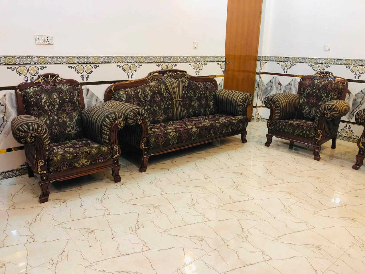 تخم للبيع السعر 300 رقم الهاتف ***********

