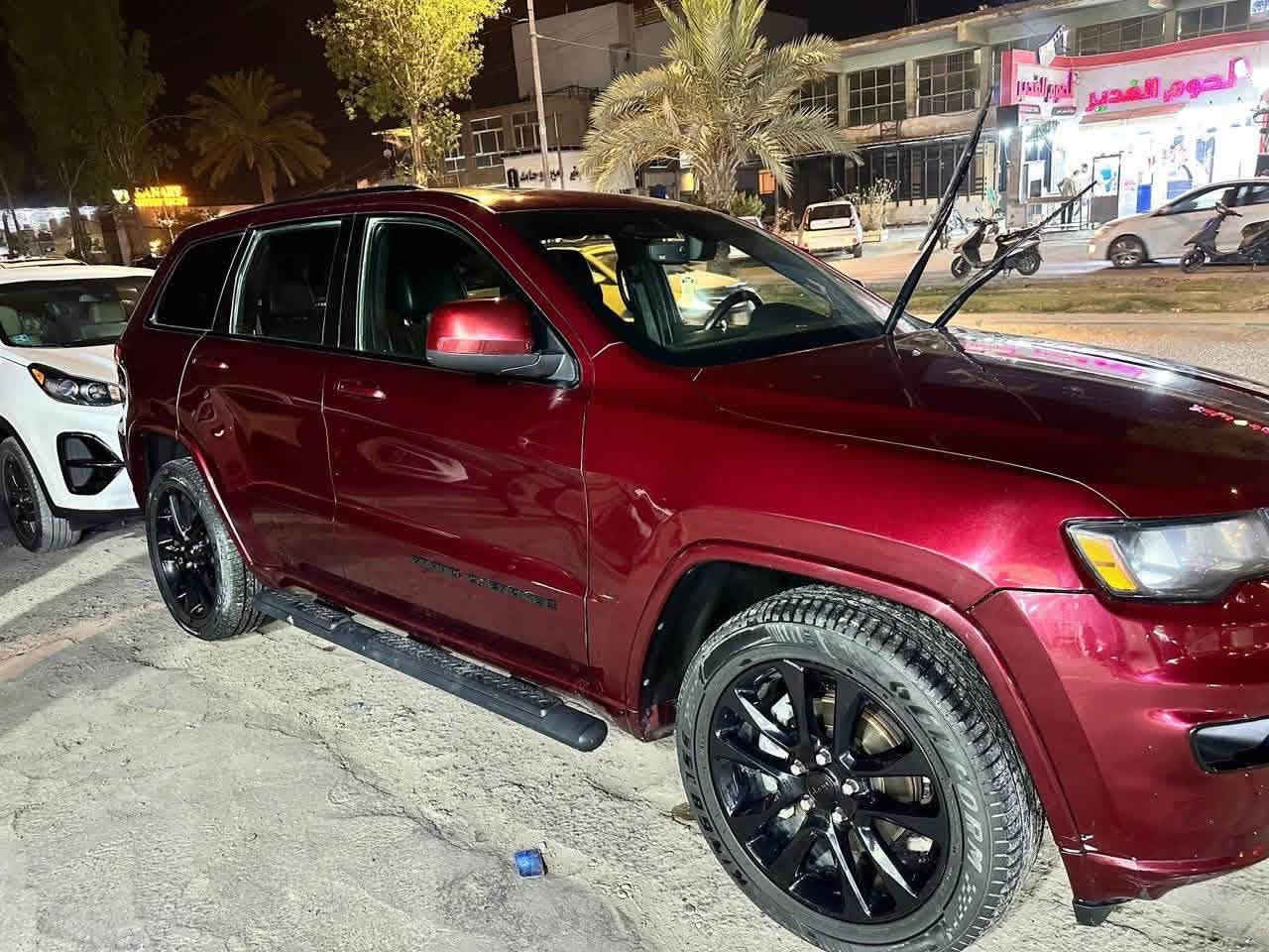 سلام عليكم جيب بلاك توب 19
مواصفات سياره 
فتحه حساسات جانبيه وخلفيه 
ردار شاشه  جبيره 
تحكمات  سترين 
مثبت سرعه 
تشغيل عن بعد 
توقف ذاتي 
يعني فول سياره بيه مواصفات 

حادث سياره موضوع يمكم بل منشور 
بيه جاملغ   مبدل وشويه من بنيد واضح يمكم  
سياره ماشيه 120 كليو 
ارباك استيرن ودشبول 
راجع سستتم 
مكينه 6 سنلدر 
سياره احلى من صور بهواي 
السعر 215 بيه مجال بسيط. 
مكان سياره  بابل 

الرقم ***********
سياره رقم بغداد
