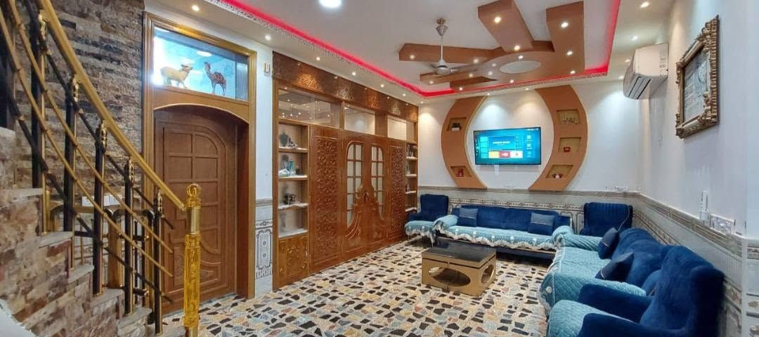 بيت طابق واحد درجة اولى ب الانتفاضة الثالثةبعد الضغط المساحة 200 .استقبال ومطبخ وصالة وغرفتين نوم  مع صحيات..للإستفسار ***********
