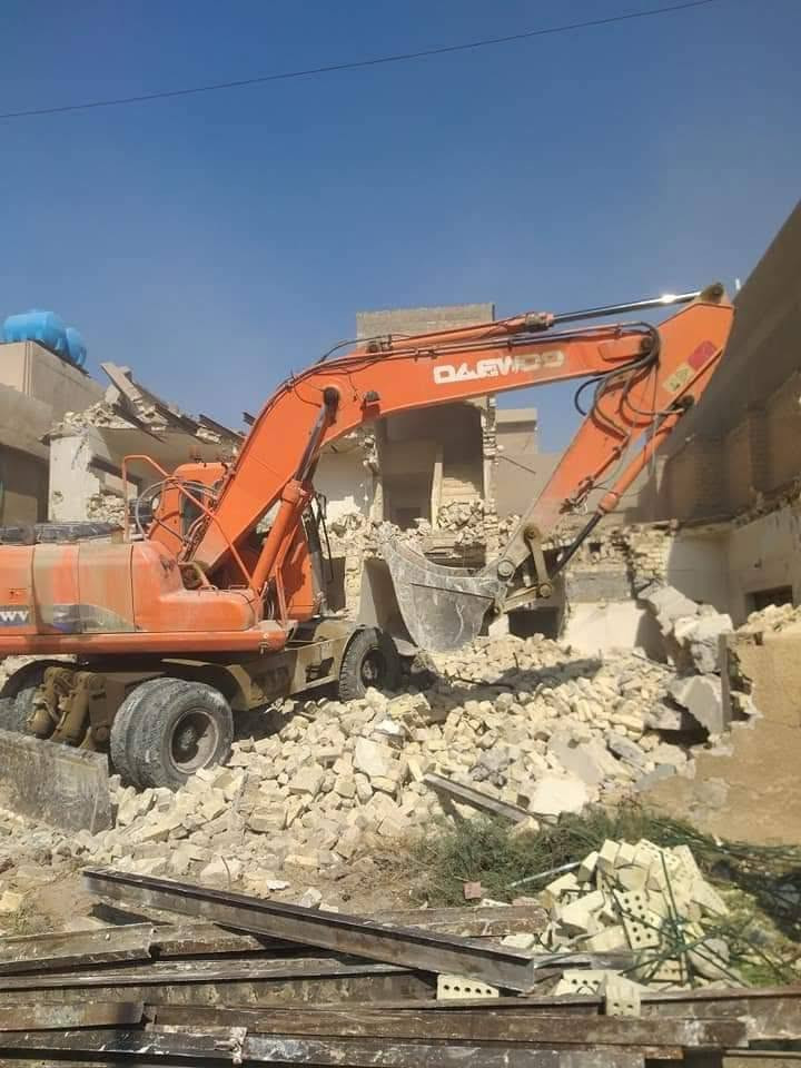 هدم تفليش  الدور والبنايات ورفع الأنقاض وتجهيز كافة مواد البناء ***********
