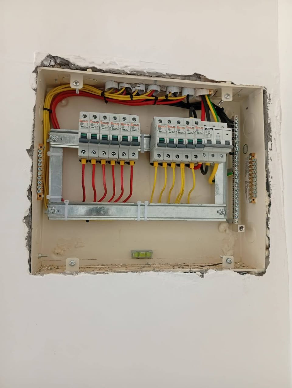 عملنا تأسيس بيت كهرباء وماي وتشطيب  حسب الطلب وبأقل كلفة نتمنى يعجبكم 
مستعدون للعمل داخل وخارج قضاء الفجر كهرباء وماي ومجاري شغل مضبوط وحسب الطلب ***********
