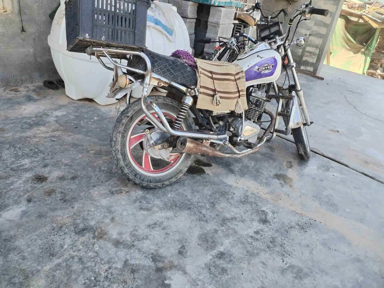 لبيع مكينه بيها الهندر مرات يفلات دراجه نكره سلف مكان ديالى كنعان *********** سعر ٢٥٠ وبيها مجال
