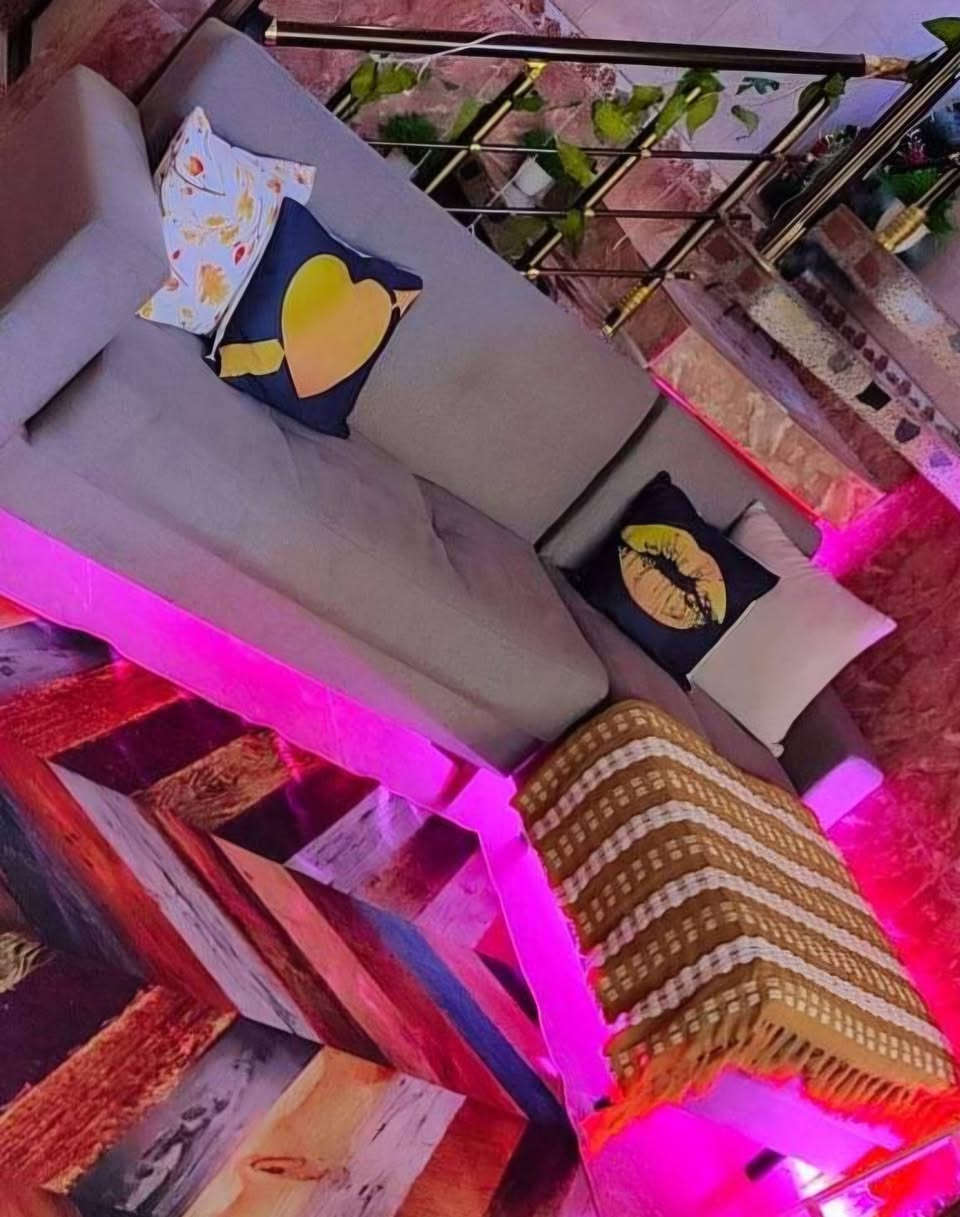السلام عليكم غراض بيت للبيع السعر مناسب جدا الاستفسار بغداد اتصال ***********

نص مكتوب في الصور:
- بايسكل للبيع