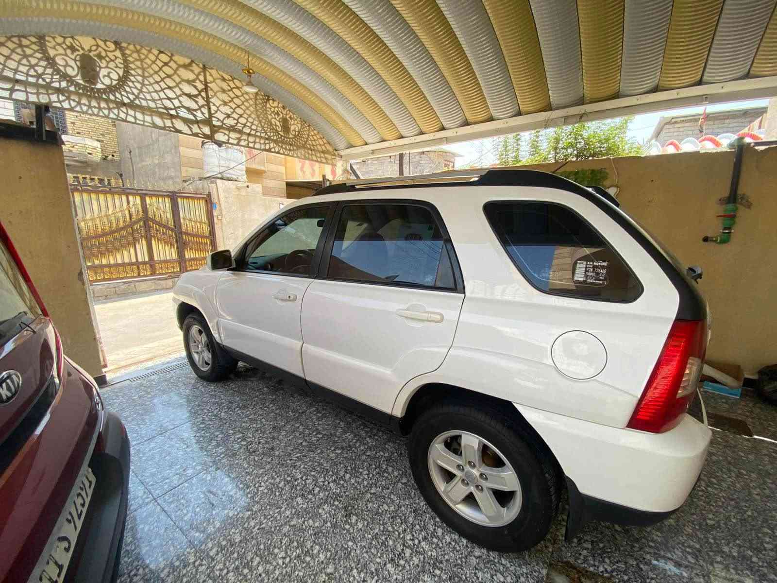 السلام عليكم 

كيا سبورتج خليجي مديل 2010
مواصفات فتحه دبل كروز محرك 2000
رقم بغداد الدولي تحويل مباشر 
مكفوله من الضربه والصبغ والبارد 
مكفول حته البلاستك بدون صبغ 
(شرط البيع التحويل) بيع مجال بسيط 
عنوان السياره البصره ابي الخصيب 

*********** ابو الخصيب, البصرة
