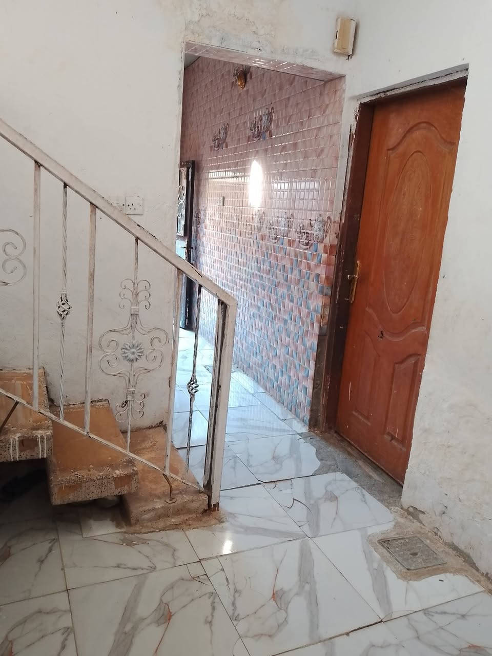 سلام عليكم عندي بيت مساحته 120
طويريج شارع اربعين يتكون من ستقبال ومطبخ وصحيات وحمام و3غرف ثنين جوه وحده فوك طابو زراعي سند25 سعره38وبي مجال 
 فارغ من الغراض شكم شغله بي فقط الياخذه بساع يگعد بي
الاستفسار ‏‪***********‬‏
