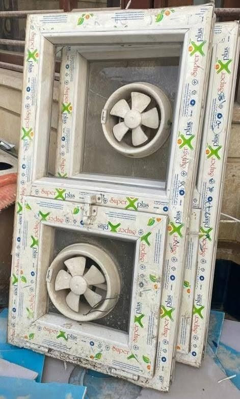 السلام عليكم
باب للبيع قياسها 223×110
و هوائيات٢قياسها ٩٥×٥٠
خلي السعر ومانختلف
موبايل ***********
