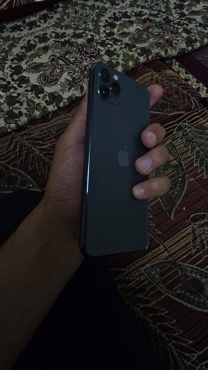 السلام عليكم 👋
للبيع iPhone 11 Pro max 
 ذاكرة 256✔️
دبل سيمكارت 🎞
مبدل باتري 🔋
والباقي شرط 
نظافة 100💯
الرقم : ***********
السعر : 280 وبي مجال
