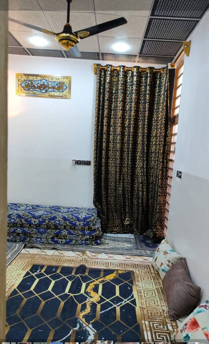 للبيع زراعي عقد ٣٥ مساحه80متر بناء طابوق اساس وسقف صب يتكون البيت من غرفه وصاله ومطبخ واستقبال وصحيات عدد 2داخل وخارج موقع البيت زراعي حي ميسان قرب مول المزرعه مقابيل حي العسكري عامود 236 تواصل خاص او اتصال على رقم ***********
