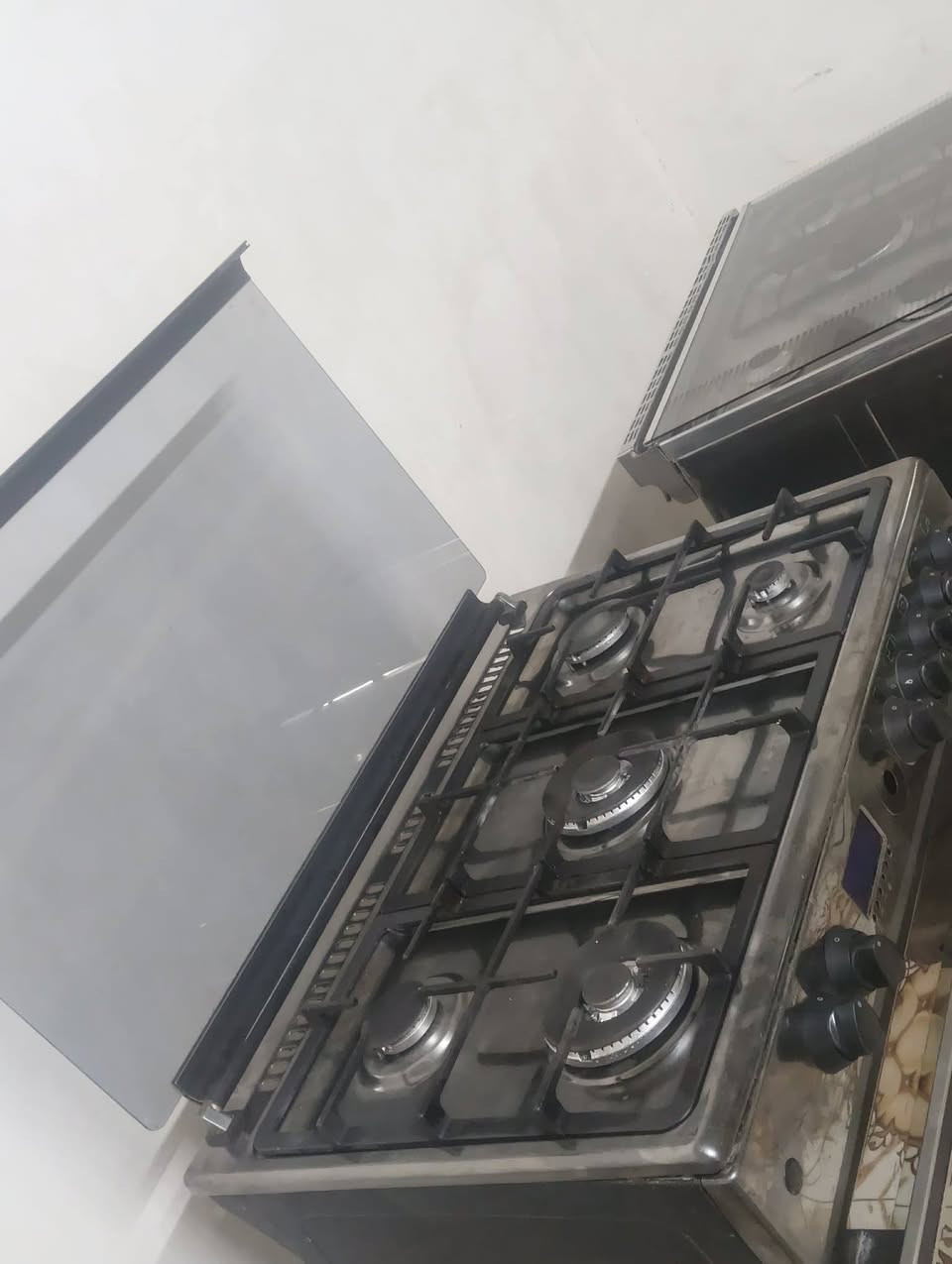 طباخ تركي خمسه عيون نضافه فول شغال كامل مابي عيب سعرو 100وبيه مجال ***********
