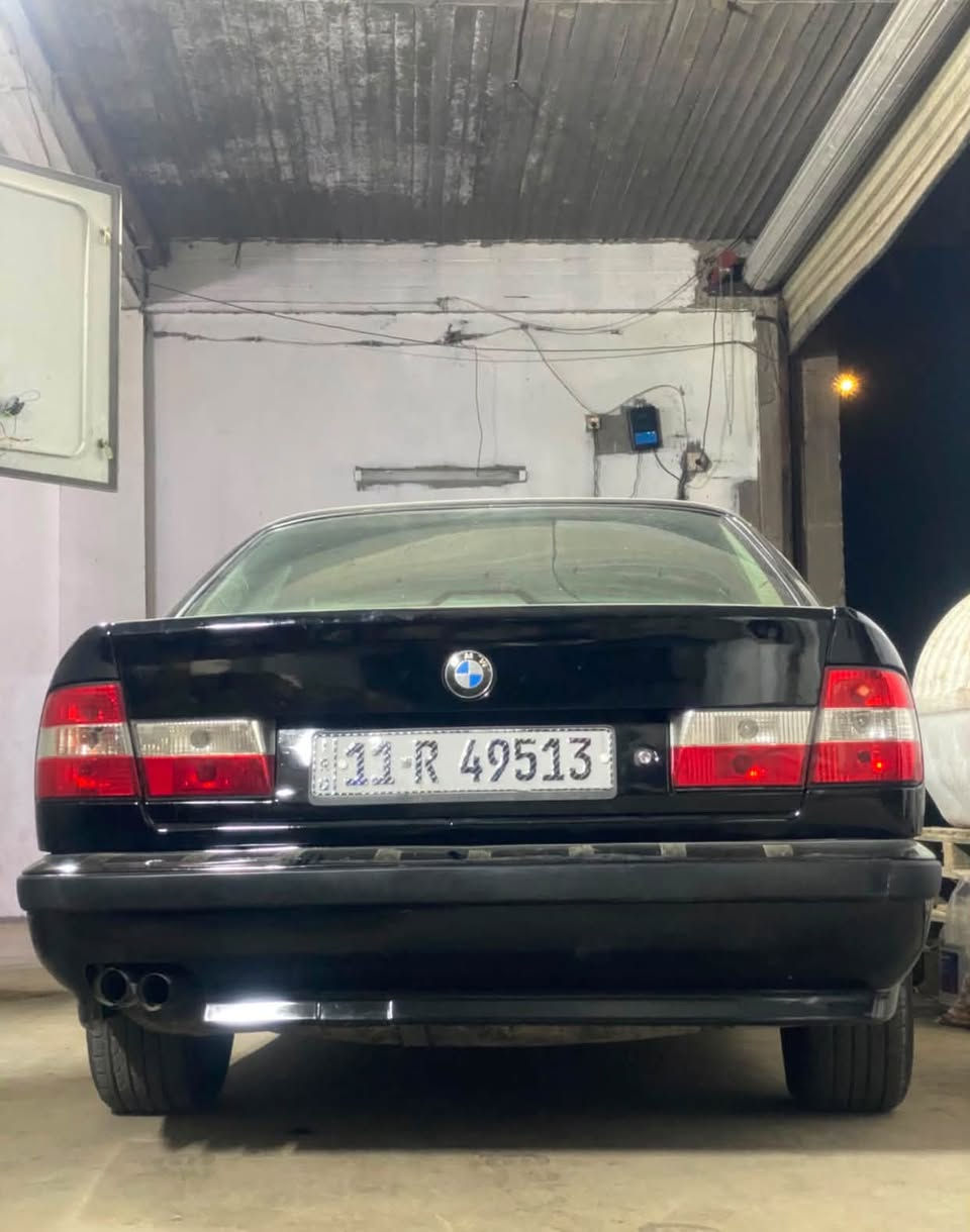 BMW 535 1991
محرك ستة سلندر
مكينة 3500
تبريد شغال 
فتحة سقف
مكينة مفتوح 
گير اوتو
السيارة بأسمي التحويل ثاني يوم وهزتها جديدة
بيها منظومة غاز 60 لتر 
السيارة مصبوغة عام والصبغ جديد وعندي الفيديو قبل لا تنصبغ
الرقم بغداد الجديد
نظامين قيادة سبورت وايكو 
تخم تاير جديد 

السعر 55 وبيها مجال

مكاني ديالى رقمي
***********
