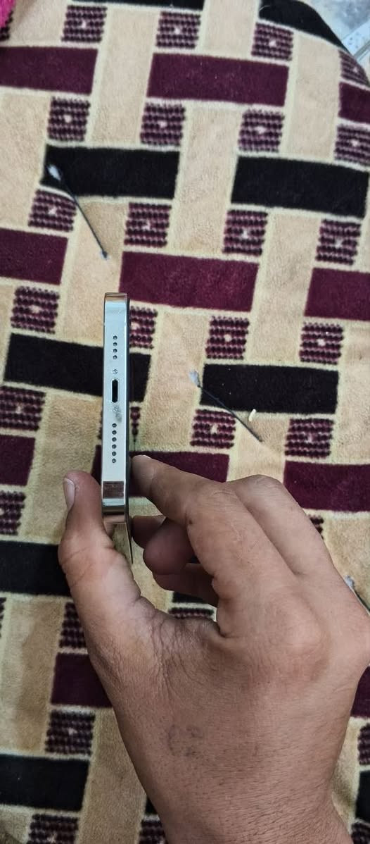 آيفون 13 برو ماكس نموذج M-
نظافة فوول 
ذاكرة 512* لون
أبيض مميز + بطارية-80
الجهاز ماداخل صيانه جهاز بيت 
الجهاز ما مفتوح شرط الفحص حاسبة ما بي نقص  
معروض ب825  وبيه مجال 
مكاني حله 

***********
