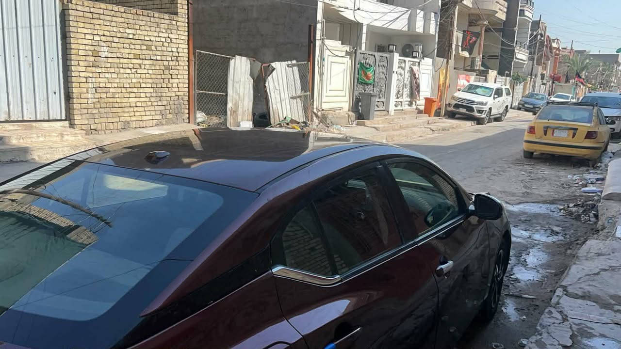 للبيع نيسان سنترا موديل ٢٤ مواصفات كاملة عدا فتحة ماشية ١١  الف ميل بدون رقم   يعني تحجز رقم وتترقم باسمك السعر ٧٥  ورقة بيها خمس قطع صبغ  ***********  رقم صاحب السياره
