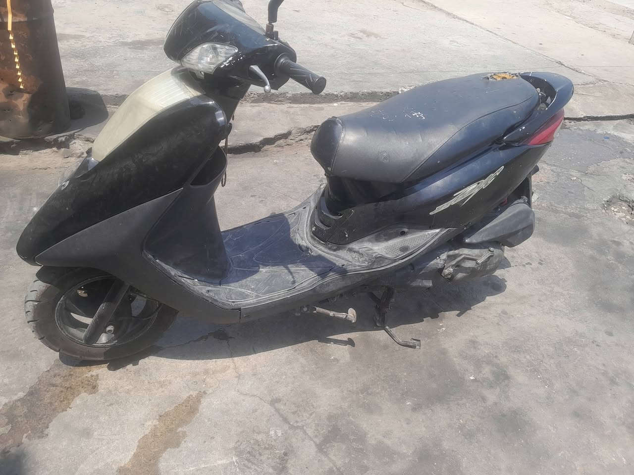 السلام عليكم بريز للبيع الدراجه خرسه وحلوه بدل بيه بس زنجيل الدراجه خير من الله مبدل دبلات الاماميه قبل كم يوم السعر ٤٥٠ وبيه مجال ***********
