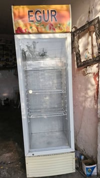 ثلاجة عرض • نظيفة • واتساب