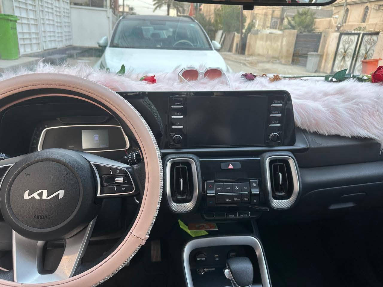 سلام عليكم
كيا سونيت موديل 2022
ماشية ٣٣ الف
بيه ضربة بل بنيد ومصلحة 
ومابي ضرر بل داخل سيارة مال بيت نظيفة كلش 
سيارة ضمان شركة 5 سنوات
بصمة تشغيل عن بعد  
فتحة بل قمارة 
محرك 1500 دوش مواصفات معروفة
السعر 135$
عنوان حي الجامعه
الاتصال ***********
