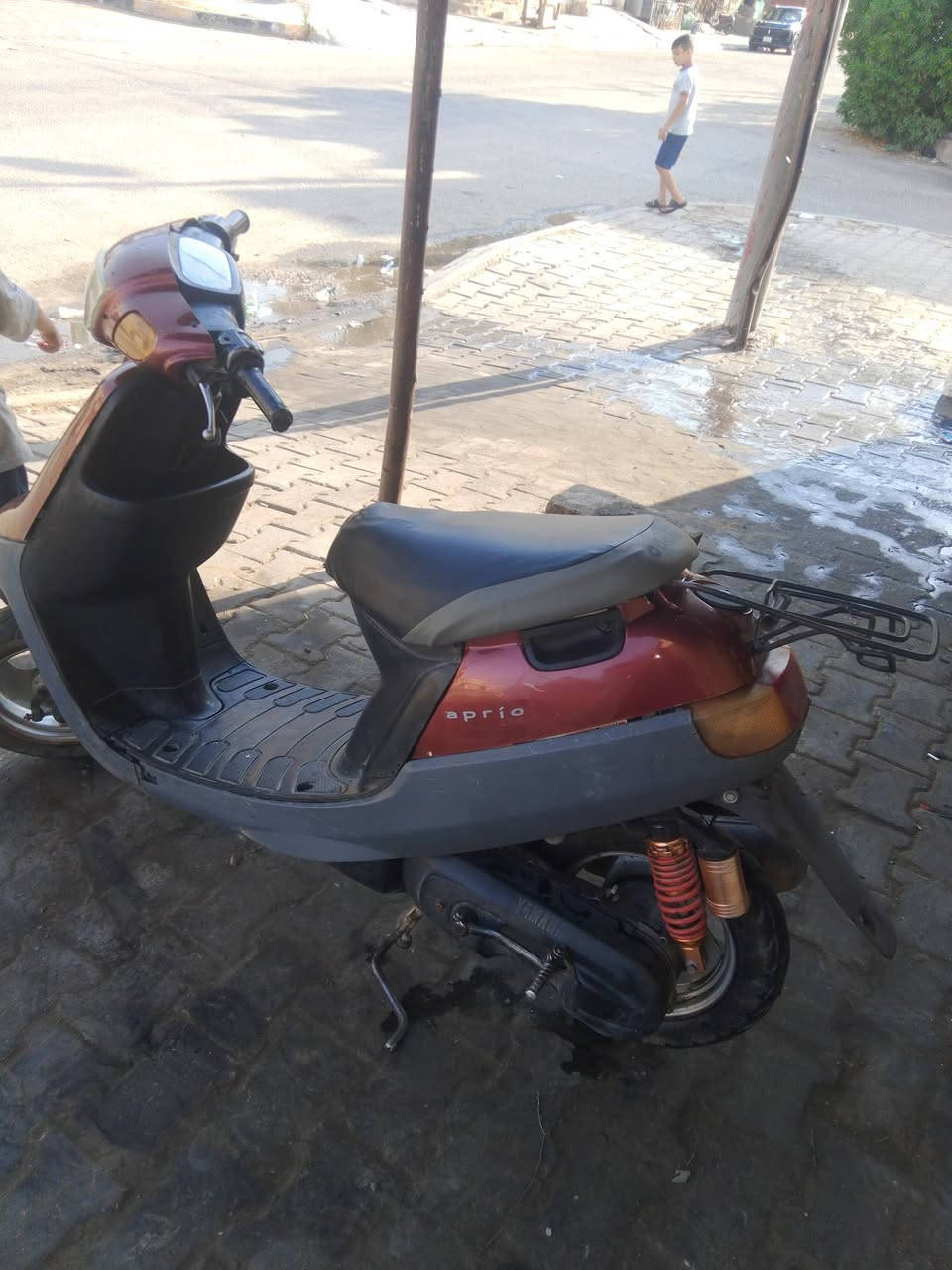 سلام عليكم دراجه بطه موديل ٢٠٠٠دراجه حلوه مكينتها ناعمه حلوه كلجات جدد شلعه ومعدل صالنصه اصليه شوته اصليه السعر ١٧٥وبيها مجال بسيط العنوان كربلاء حي الحر الرقم ***********
