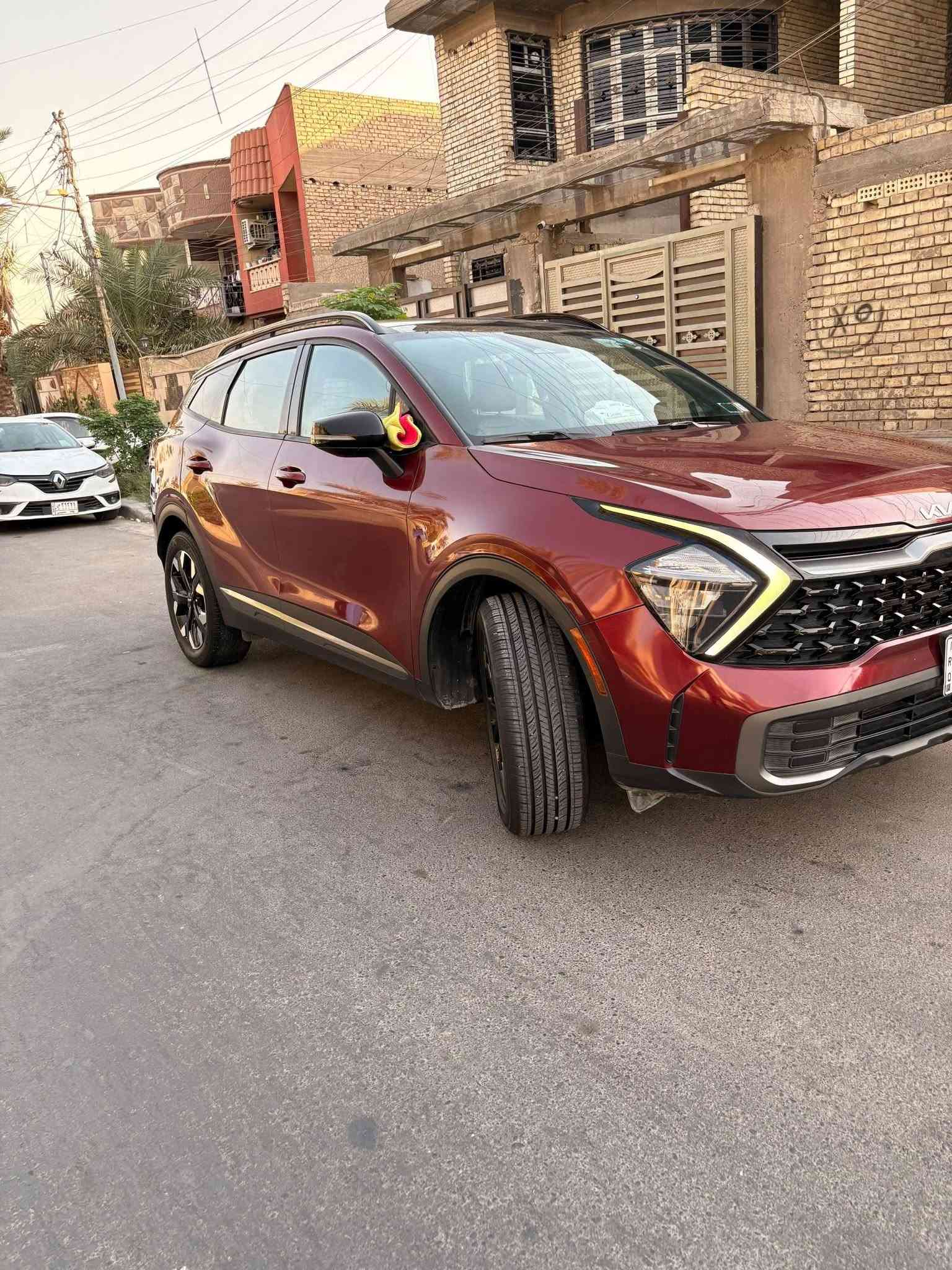السلام عليكم سبورتج للبيع وراد امريكي حادث فقط صندوك الخلفي سياره فول مواصفات فء اكس لاين شاشه متصله كشنات تتفءه صندوك كهرباء مكان سياره بغداد طالبيه قرب مطعم حبايبنا رقم الهاتف *********** سعر 245 وبيه مجال للطبين
