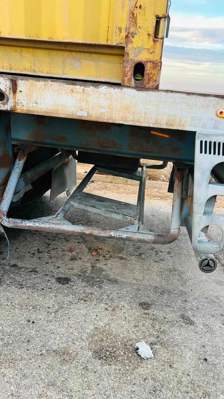 السلام عليكم 
اللبيع عربانه حداديه 5 دناكير  14 صيني 
دنكيرين رفع كهربائي شاصي 18 معا جناب رتفاع 175 مطبخ ثلاجه سله سبيرات صندوك 
عربانه جاهزه الشغل   السعر 150 ورقه وبيه مجال الشراي 
***********
