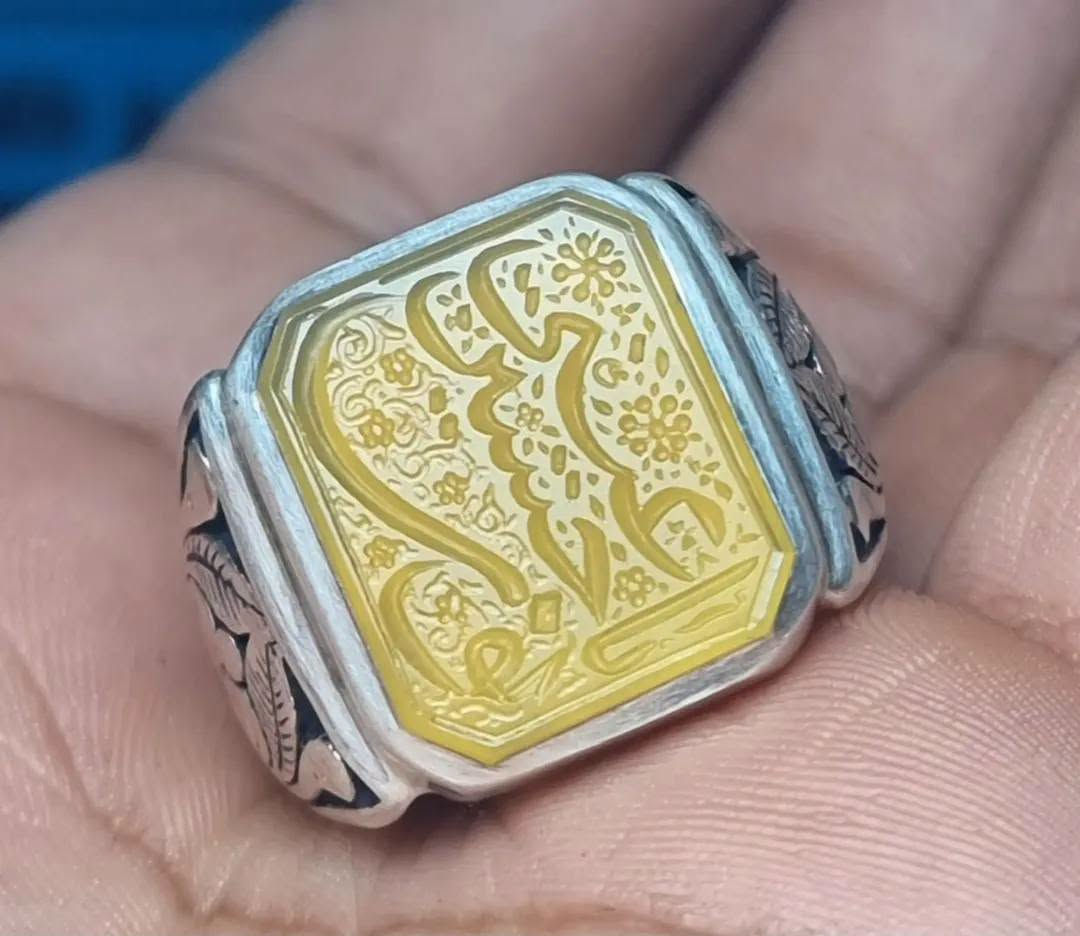 عقيق يماني  اصفر  مخطوط خط يدوي المبدع الأستاذ السيد علي ابو غربان 
                     🍋نور عيني يا حسين 🍋
بصياغه يدويه ثقيله للبيع مكاني بغداد يوجد توصيل إلى جميع المحافظات للبيع فقط فقط أحبتي الغوالي ما اراوس بس ابيع 
***********
